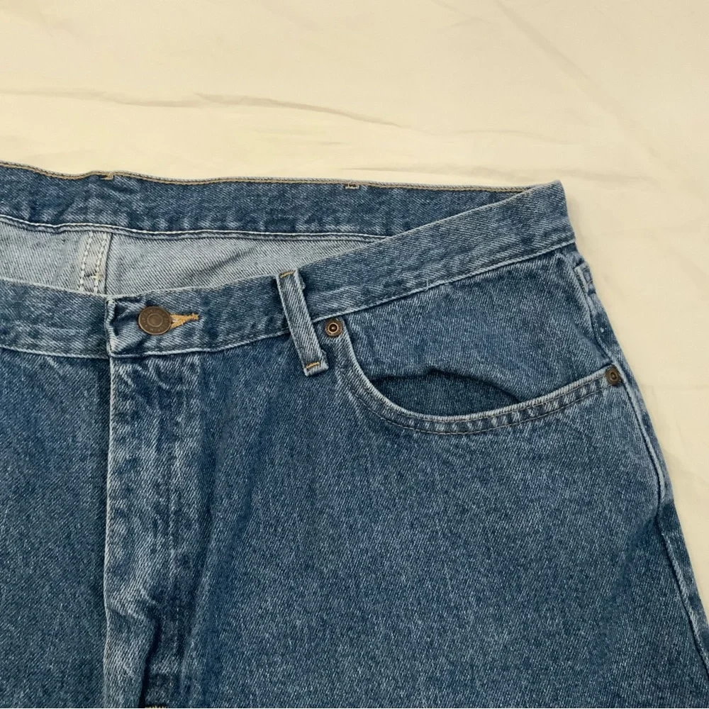 Wrangler Relaxed Fit Medium Wash Denim Jean Shorts 100% Cotton Size 42
